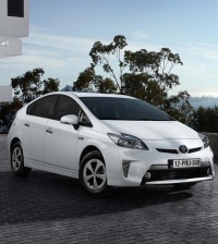 самые экономичные автомобили 2013-2014 Toyota Prius 2013