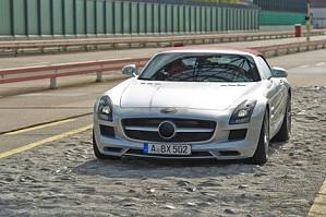 Mercedes-Benz представит родстер-версию SLS AMG 