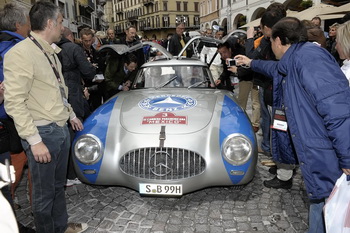 Легендарные автомобили Mercedes-Benz примут участие в гонках 2010 Mille Miglia