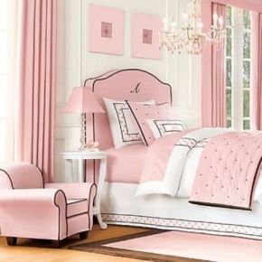 спальняоформленная в розовых тонах