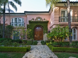 Агилера продала дом в Лос-Анджелесе